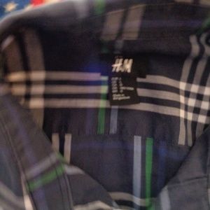 H and M dres shirt/long sleeve size Large.